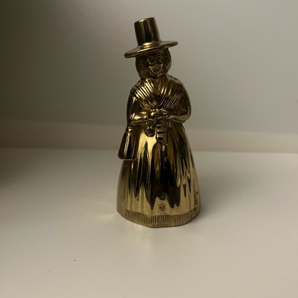 Elegant Gold Figurine - Home Accent